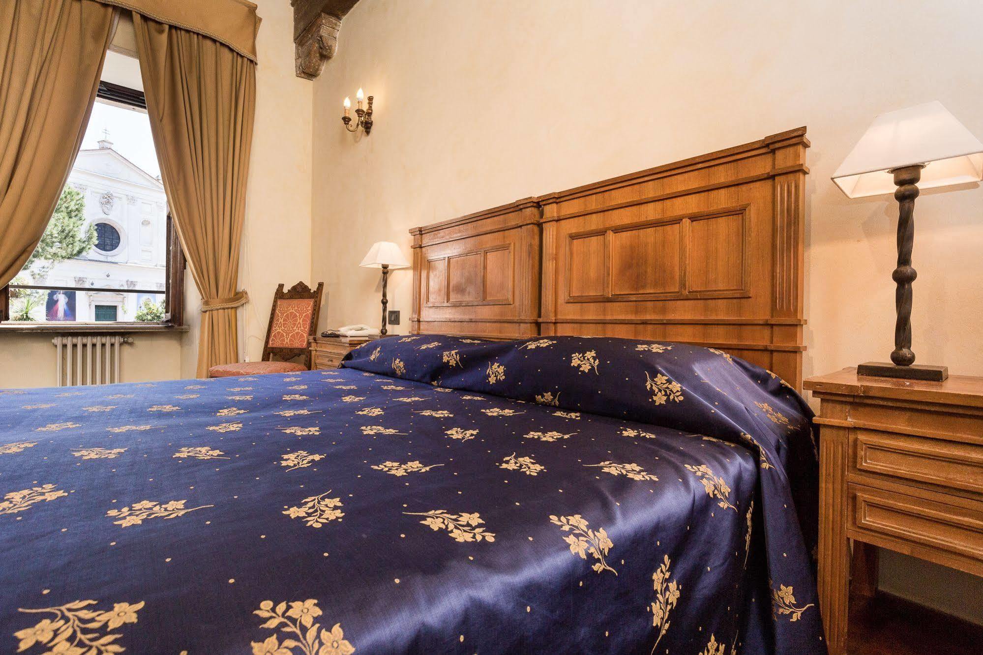 Hotel Columbus روما المظهر الخارجي الصورة
